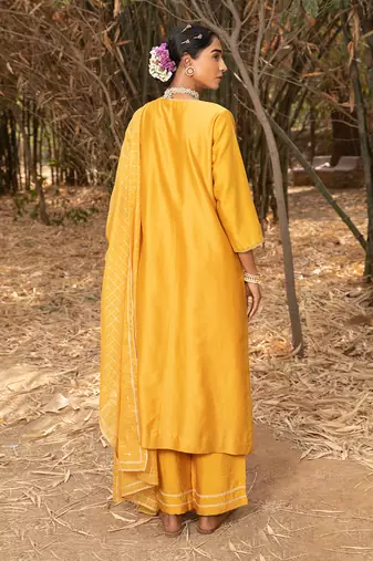 Yellow Chanderi Kurta With Dori Thread Embroidery , Paired With A Checkered Chanderi Dupatta And Cotton Silk Pants