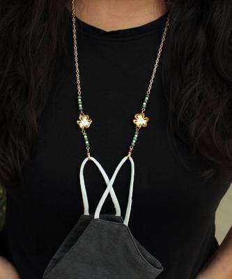 Dainty Daisies Mask Chain 1