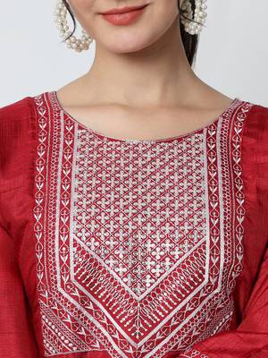 Red embroidered silk blend Kurta Pant With Dupatta 2