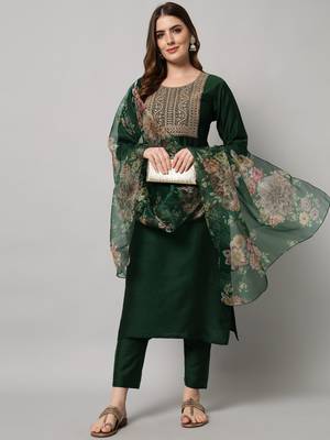 Dark-green embroidered silk blend Kurta Pant With Dupatta 1