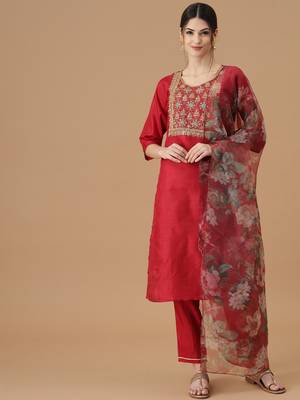 Red embroidered silk blend Kurta Pant With Dupatta 1