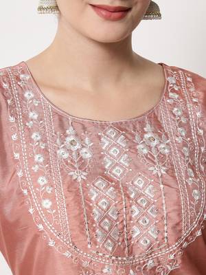 Peach embroidered silk blend Kurta Pant With Dupatta 2
