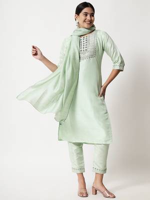 Amber embroidered silk blend Kurta Pant With Dupatta 1