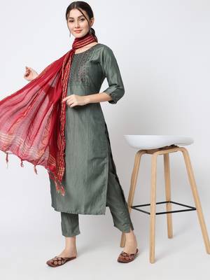 Mehendi embroidered silk blend Kurta Pant With Dupatta 1