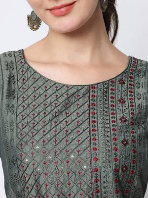 Mehendi embroidered silk blend Kurta Pant With Dupatta 2