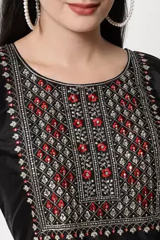 Black embroidered silk blend Kurta Pant With Dupatta