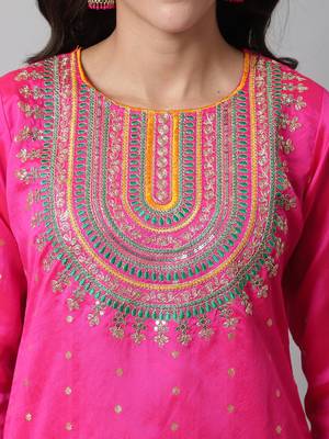 Pink embroidered silk blend Kurta Pant With Dupatta 2