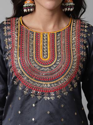 Grey embroidered silk blend Kurta Pant With Dupatta 2