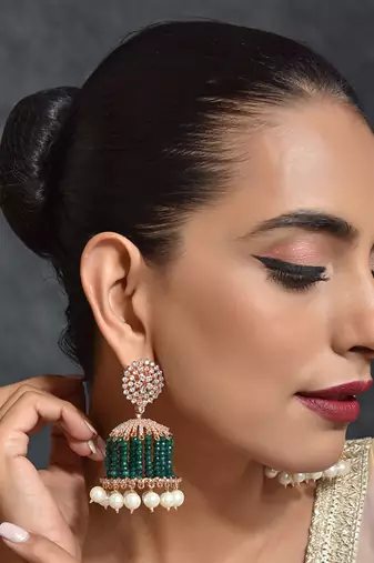 Geen Gold Tone Kundan Jhumki Earrings With Pearls