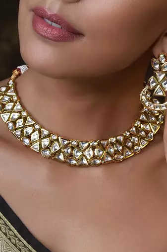 Gold Tone Kundan Necklace Set With Maang Tikka