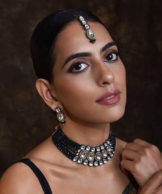 Green Rhodium Plated Kundan Choker Necklace Set With Maang Tikka 1