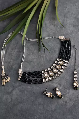 Green Rhodium Plated Kundan Choker Necklace Set With Maang Tikka