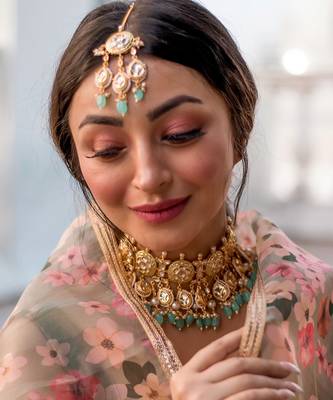 Ferozi Gold Tone Kundan Necklace Set With Maang Tikka 1