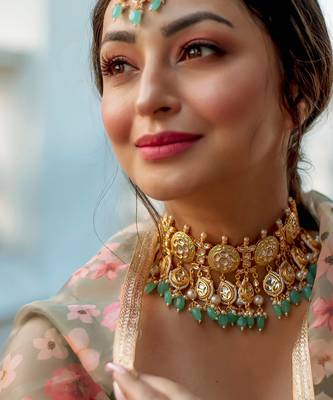 Ferozi Gold Tone Kundan Necklace Set With Maang Tikka 2