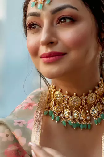 Ferozi Gold Tone Kundan Necklace Set With Maang Tikka