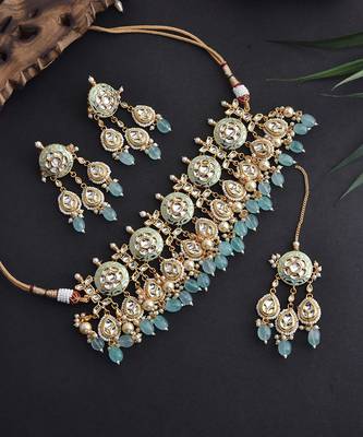 Ferozi Gold Tone Kundan Necklace Set With Maang Tikka 3