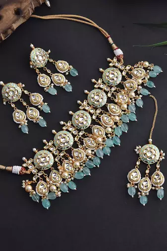 Ferozi Gold Tone Kundan Necklace Set With Maang Tikka