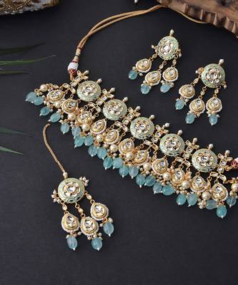 Ferozi Gold Tone Kundan Necklace Set With Maang Tikka 4