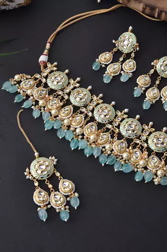 Ferozi Gold Tone Kundan Necklace Set With Maang Tikka