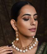 Multicolor pearl necklaces