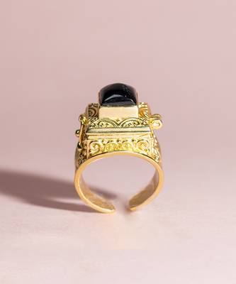 Black stone poison ring 1