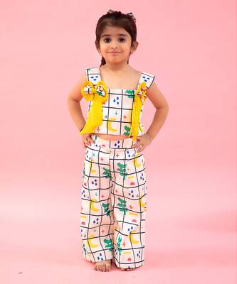 Square Shaped Crop Top With Printed Off White Pants 1