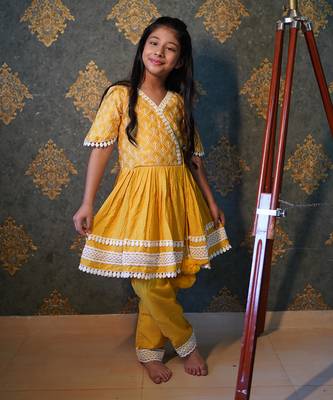 Yellow Thread Embroidered And Lace Work Kurti With Pant 3
