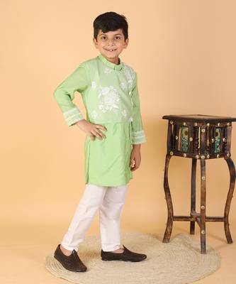 Green Kurta With Floral Thread Embroidered Asymmetric Attached Jacket And Pyjama 4