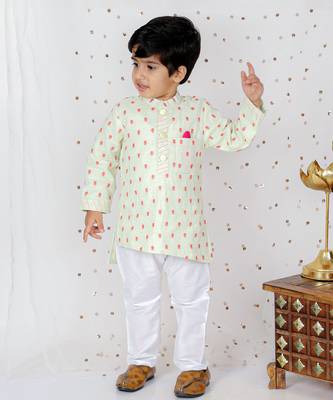 Thread Embroidered Kurta And White Pyjama 3