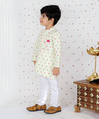 Thread Embroidered Kurta And White Pyjama 4