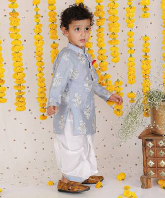 Zari Thread Embroidered Grey Kurta With Dhoti 4