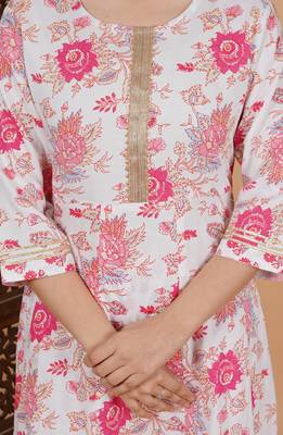 WOMEN RAYON FLARED LONG ANARKALI KURTA WITH PAINT AND DUPATTA 6