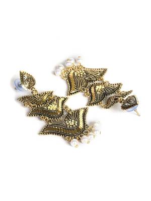 BLACK & GOLDEN-toned Heart shaped Chandbalis 3
