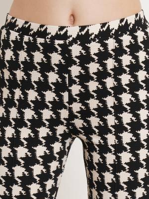 Popwings Black & White Geometric Printed Mid Rise Women Trouser 4