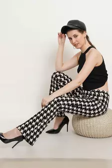 Popwings Black & White Geometric Printed Mid Rise Women Trouser