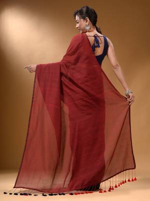 Red And Grey Half N Half Cotton Handspun Soft Saree With Pompom 4