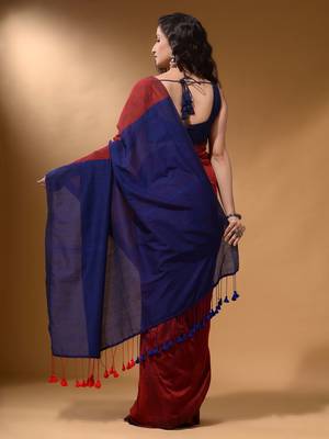 Red Cotton Handspun Soft Saree With Contrast Blue Pallu 4