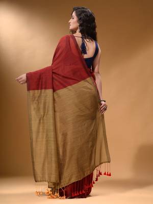 Red Cotton Handspun Soft Saree With Contrast Beige Pallu 4