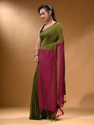 Moss Green Cotton Handspun Soft Saree With Contrast Fuchsia Pallu 3