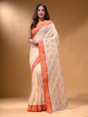 Cream Silk Matka Soft Saree With Paisley Motifs 1
