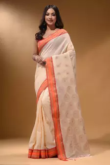 Cream Silk Matka Soft Saree With Paisley Motifs