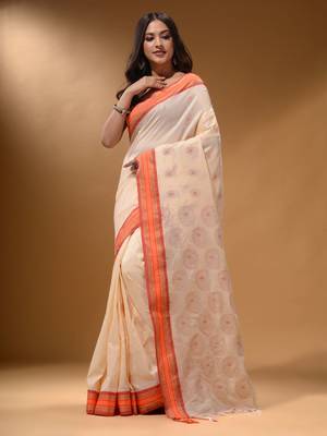 Cream Silk Matka Soft Saree With Paisley Motifs 3