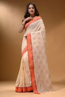 Cream Silk Matka Soft Saree With Paisley Motifs