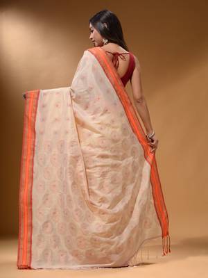 Cream Silk Matka Soft Saree With Paisley Motifs 5