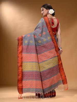 Grey Silk Matka Soft Saree With Nakshi Pallu 4