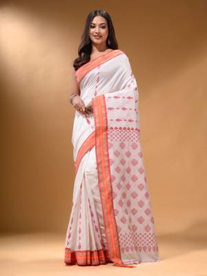 White Silk Matka Soft Saree With Textured Pallu 1