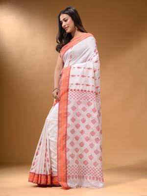 White Silk Matka Soft Saree With Textured Pallu 4