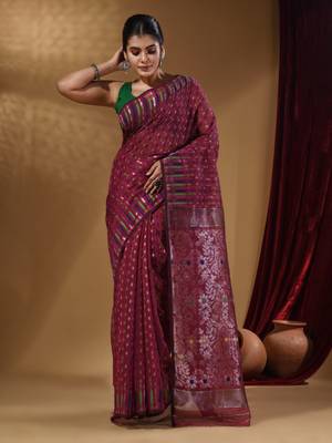 Fuchsia Cotton Handwoven Jamdani Saree With Woven Buttas And Floral Designs 2