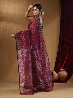 Fuchsia Cotton Handwoven Jamdani Saree With Woven Buttas And Floral Designs 4