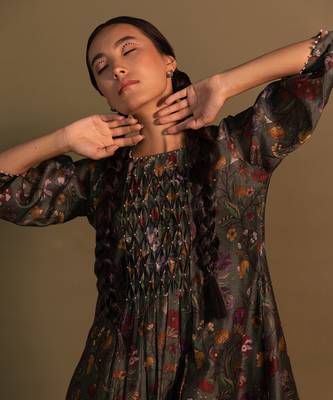 Green Floral Print Dress With Smocking In The Center And Frill Inner 7